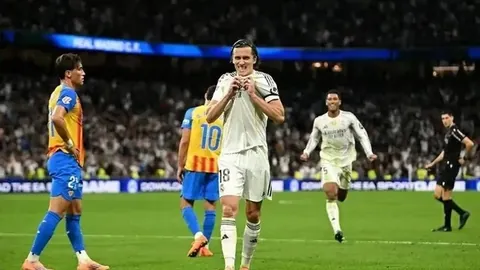 穆西亚拉双响莱万建功，拜仁慕尼黑4-0完胜RB莱比锡