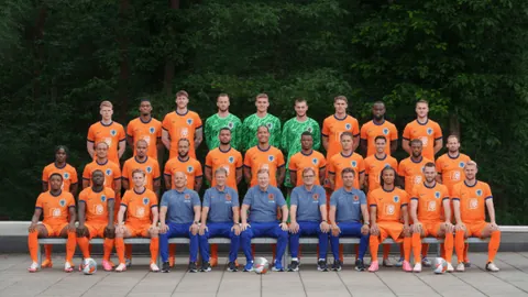 霍姆格伦内线强力反击，抢断后高效扣篮得分